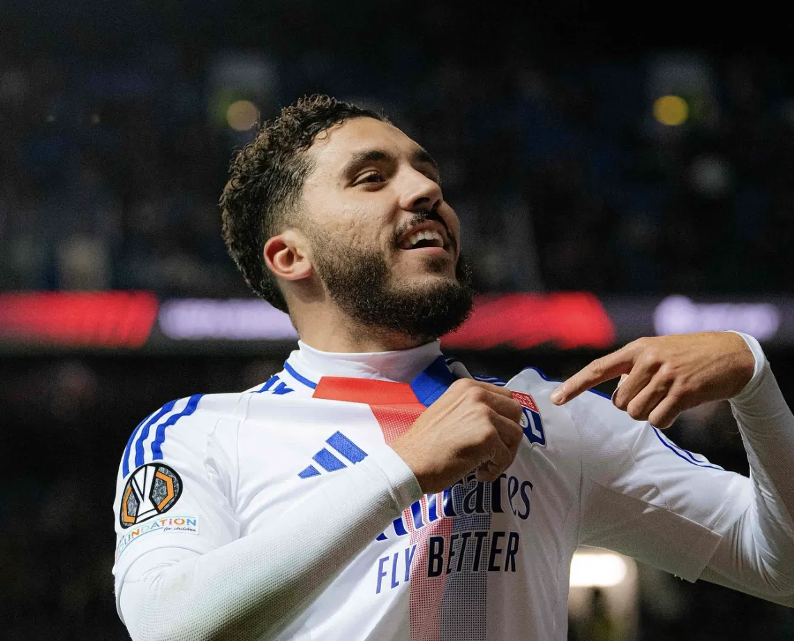 Lire la suite à propos de l’article Rayan Cherki, le Phénomène Lyonnais qui Éblouit la Ligue 1