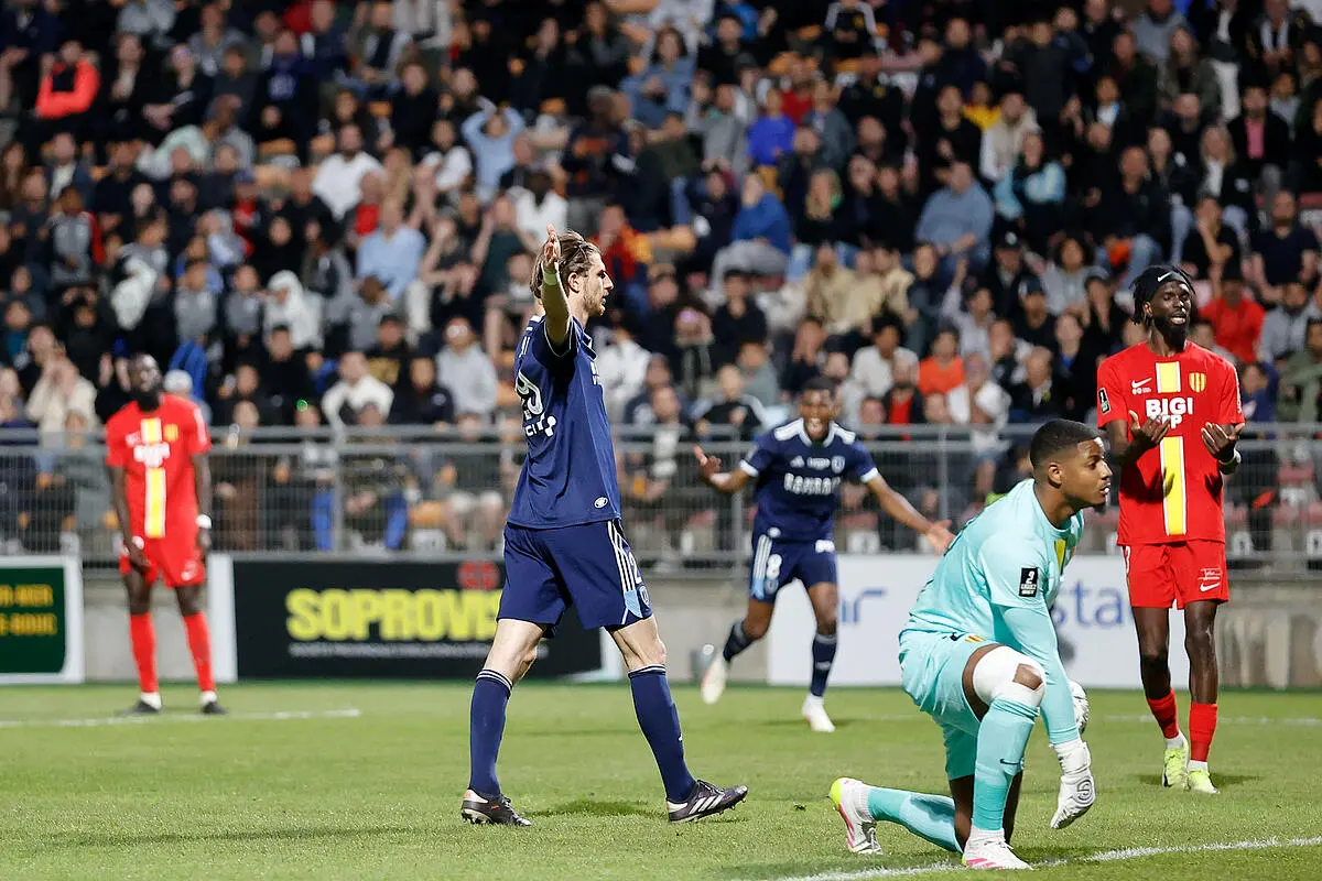 Lire la suite à propos de l’article Le Paris FC a officiellement validé sa montée en Ligue 1 ce vendredi 2 mai 2025 !